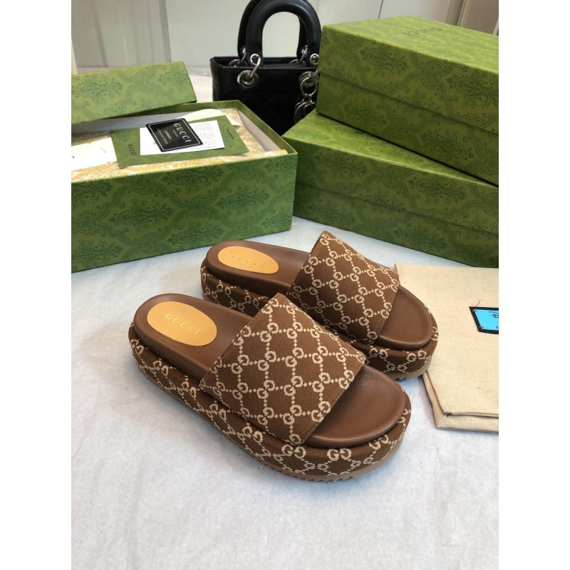G*u*i slippers